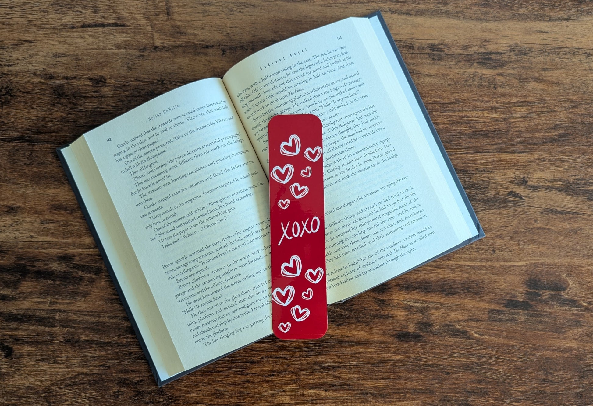 Red bookmark with white hearts and the letters xoxo
